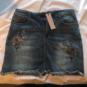 Jean skirt with floral design